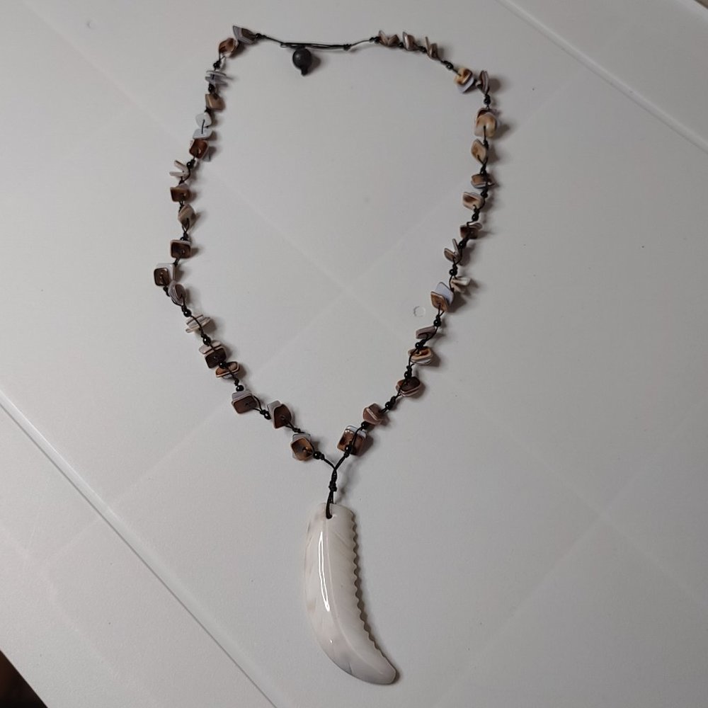 Very Cool Shell And String Necklace 21 Inches Long
